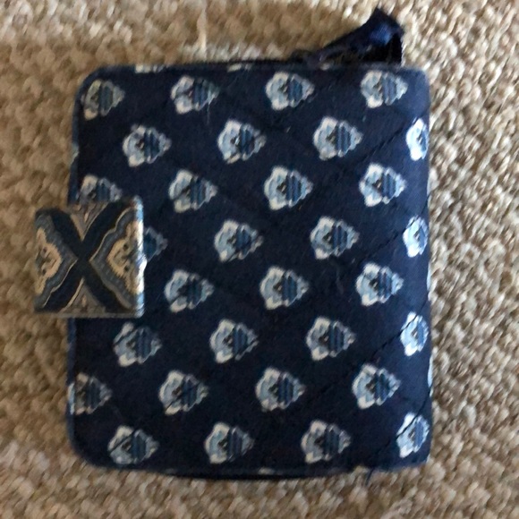 Vera Bradley wallet - Picture 1 of 4